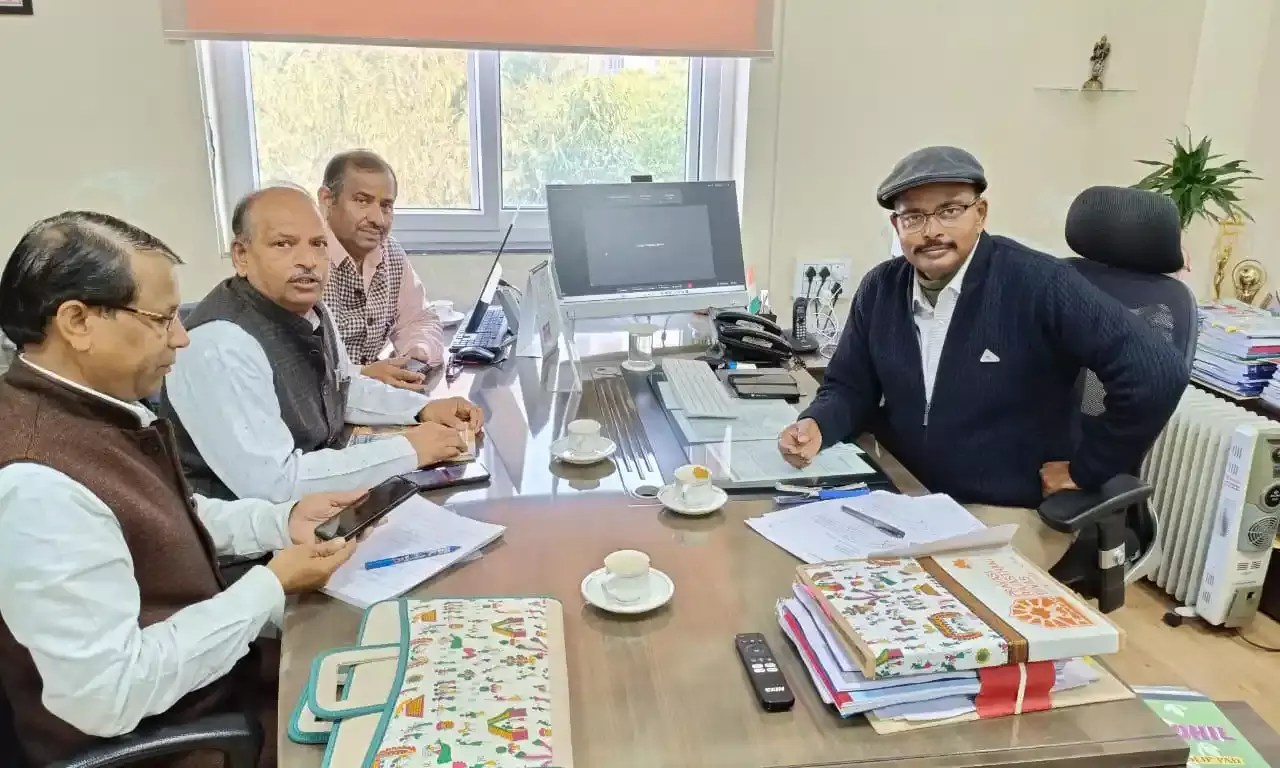 राजस्थान शिक्षक संघ  राष्ट्रीय  का प्रतिनिधिमंडल शिक्षा सचिव से मिला