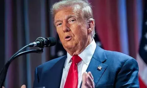 अमेरिकी राष्ट्रपति डोनाल्ड ट्रंप ने किया ईरान के साथ कारोबार करने वाले देशों पर 25% एक्स्ट्रा टैरिफ लगाने का ऐलान