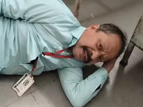 सरकारी हॉस्पिटल में सीनियर डॉक्टर का नशे में शर्मनाक व्यवहार,मरीजों के सामने पेंट खोलकर क‍िया पेशाब