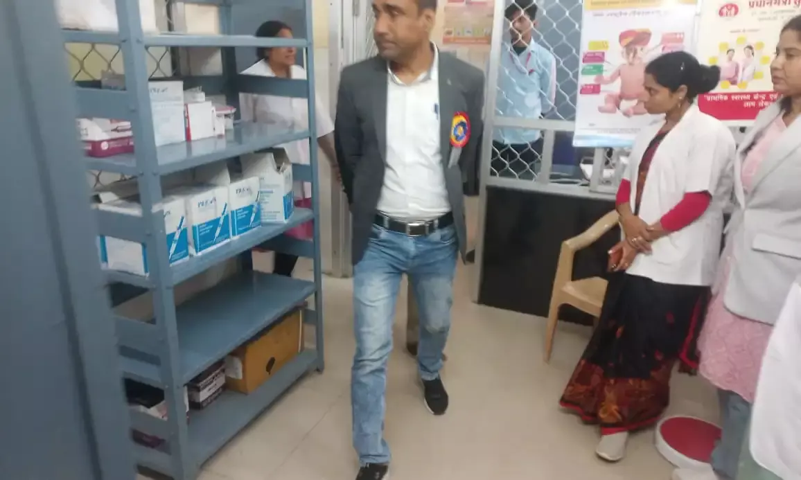 सीएमएचओ ने शहरी प्राथमिक स्वास्थ्य केन्द्र सुभाषनगर का किया औचक निरीक्षण