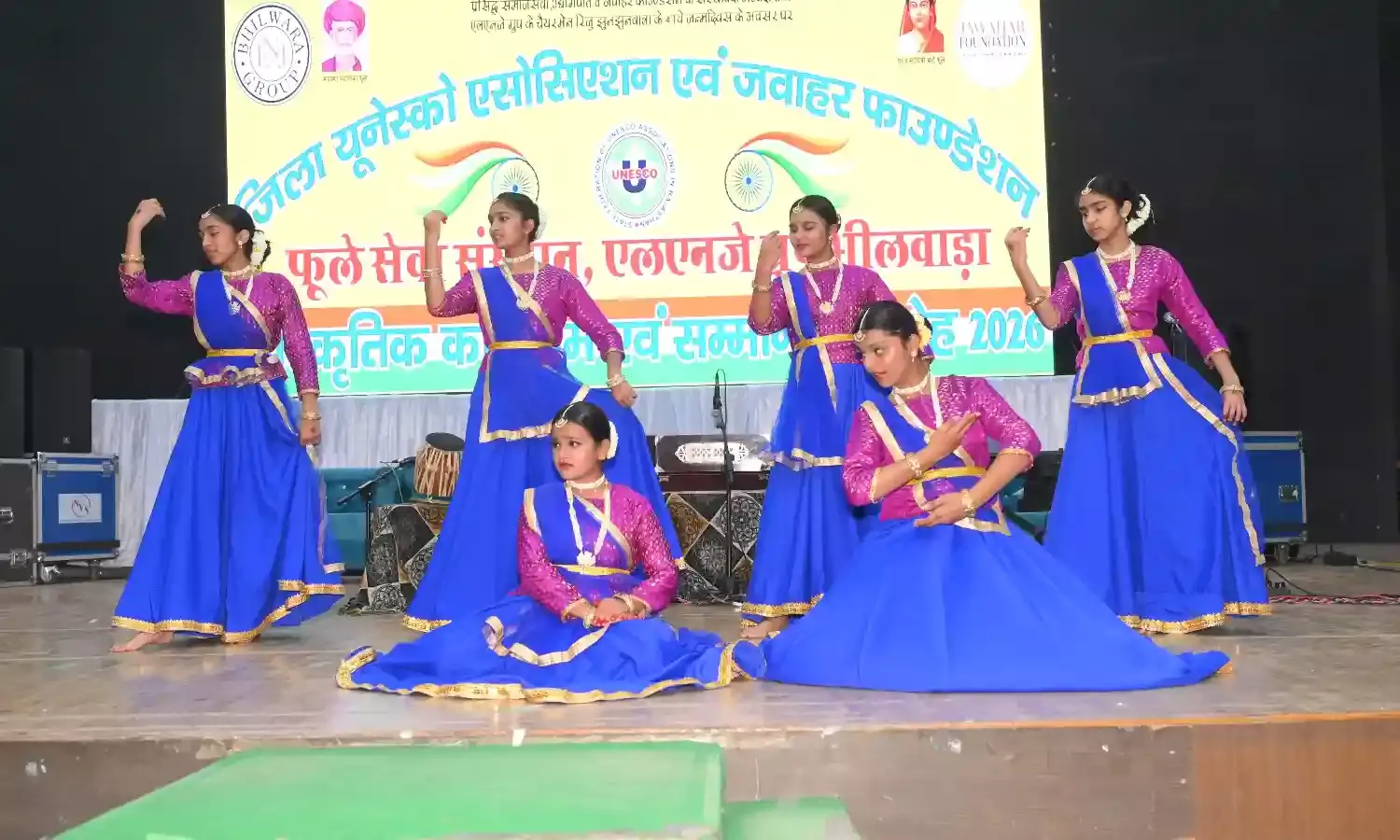 प्रतिभाओं सहित मिसेज चौहान का नागरिक अभिनंदन