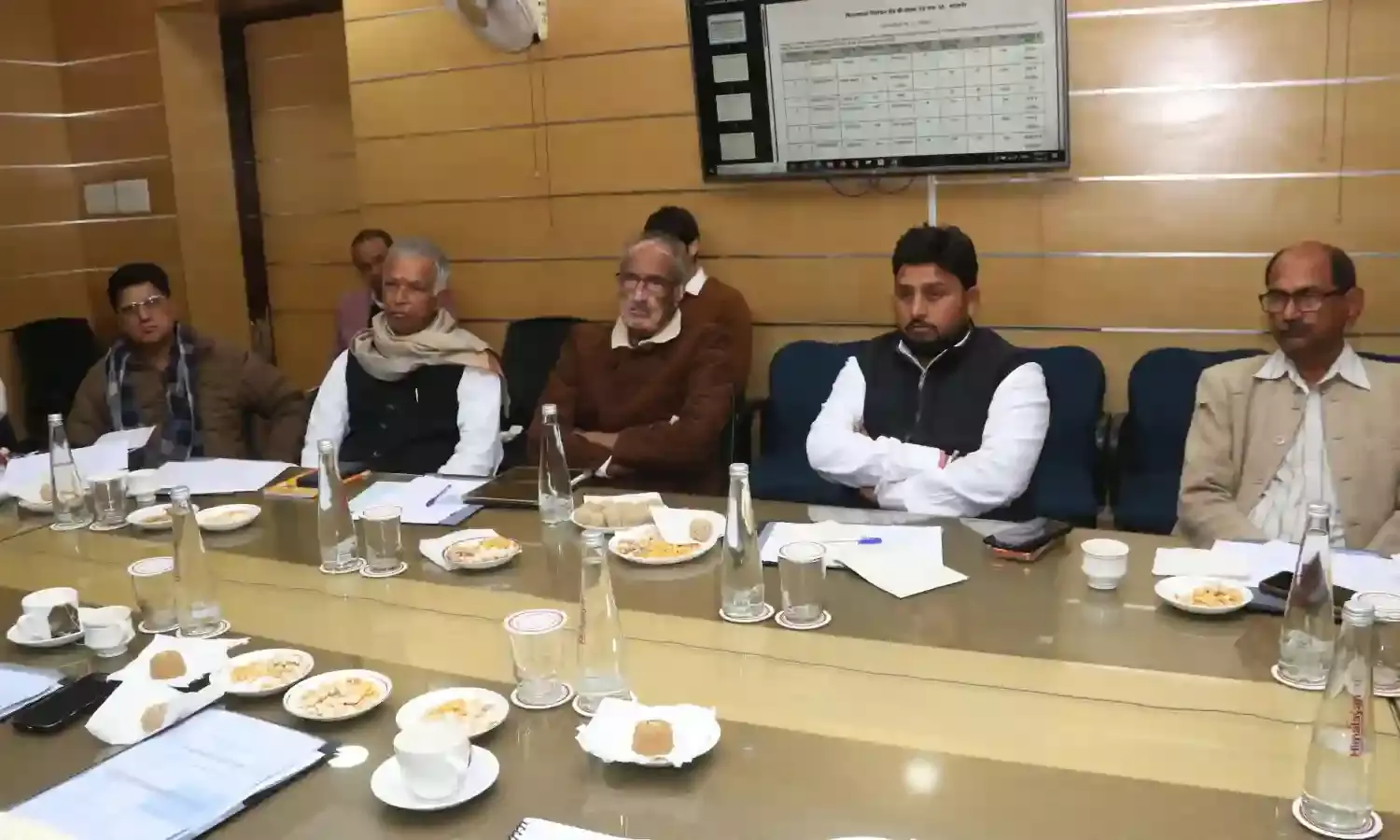 ’राज्य के मान्यता प्राप्त राजनीतिक दलों की उपस्थिति में आयोजित हुई समीक्षा बैठक’