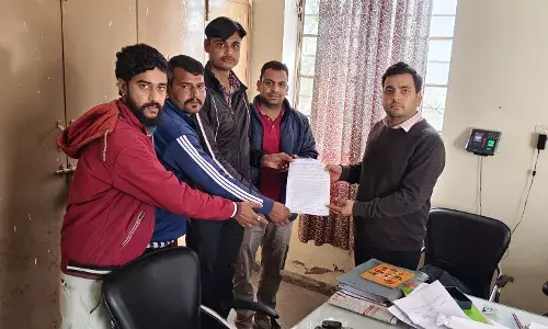 एम्बुलेंस कर्मचारियों ने सौंपा ज्ञापन, आंदोलन की चेतावनी