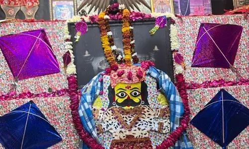 गांधीनगर शनि मंदिर पर विशेष पतंगों की सजावट और तिल के लड्डू का वितरण 14 को