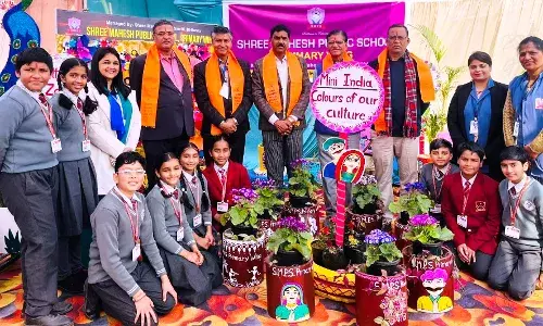 श्री महेश पब्लिक स्कूल, प्राइमरी विंग के बच्चो ने देखा फ्लावर शो