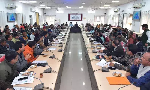 पूर्व की बजट घोषणाओं की प्रगति की समीक्षा कर शत प्रतिशत क्रियान्विति के दिए निर्देश