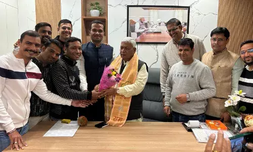 आईवीएफ युवा जिला अध्यक्ष अंकित सोमानी के नेतृत्व में सांसद दामोदर अग्रवाल का सम्मान