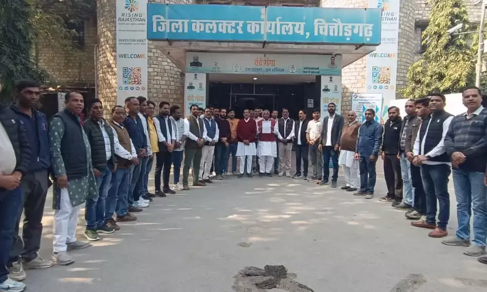 मतदाताओं के नाम कटवाने का आरोप, ज्ञापन सौंपा