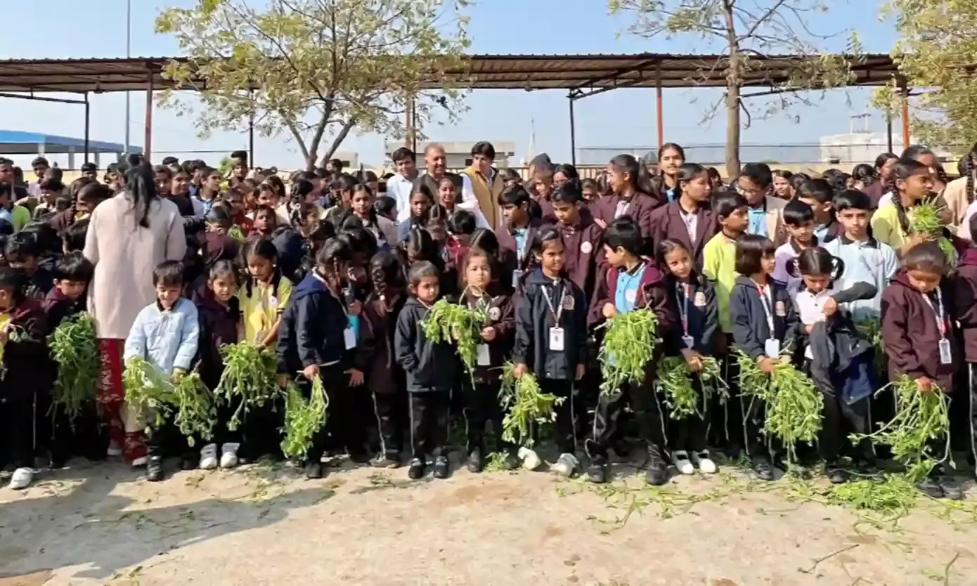 मकर संक्रांति पर श्री जैन दिवाकर कमल गौशाला में उमड़ा गौ-भक्तों का सैलाब