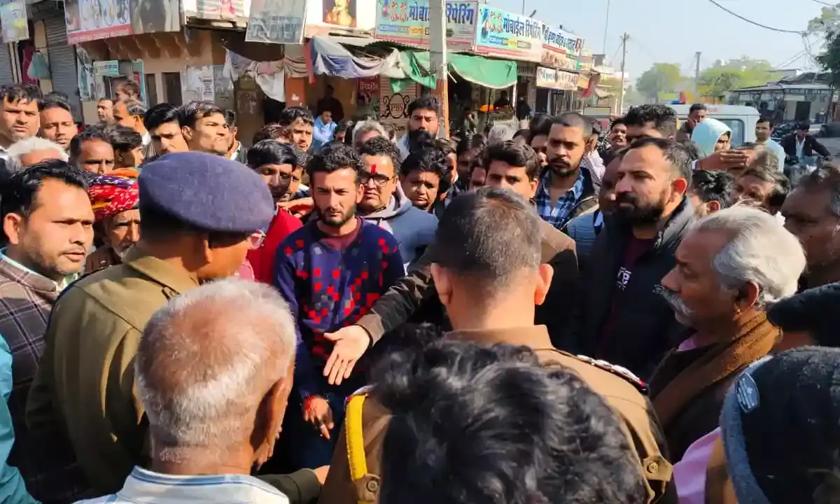 बानसेन मंदिर के गुमन्द से एक स्वर्ण कलश चोरी