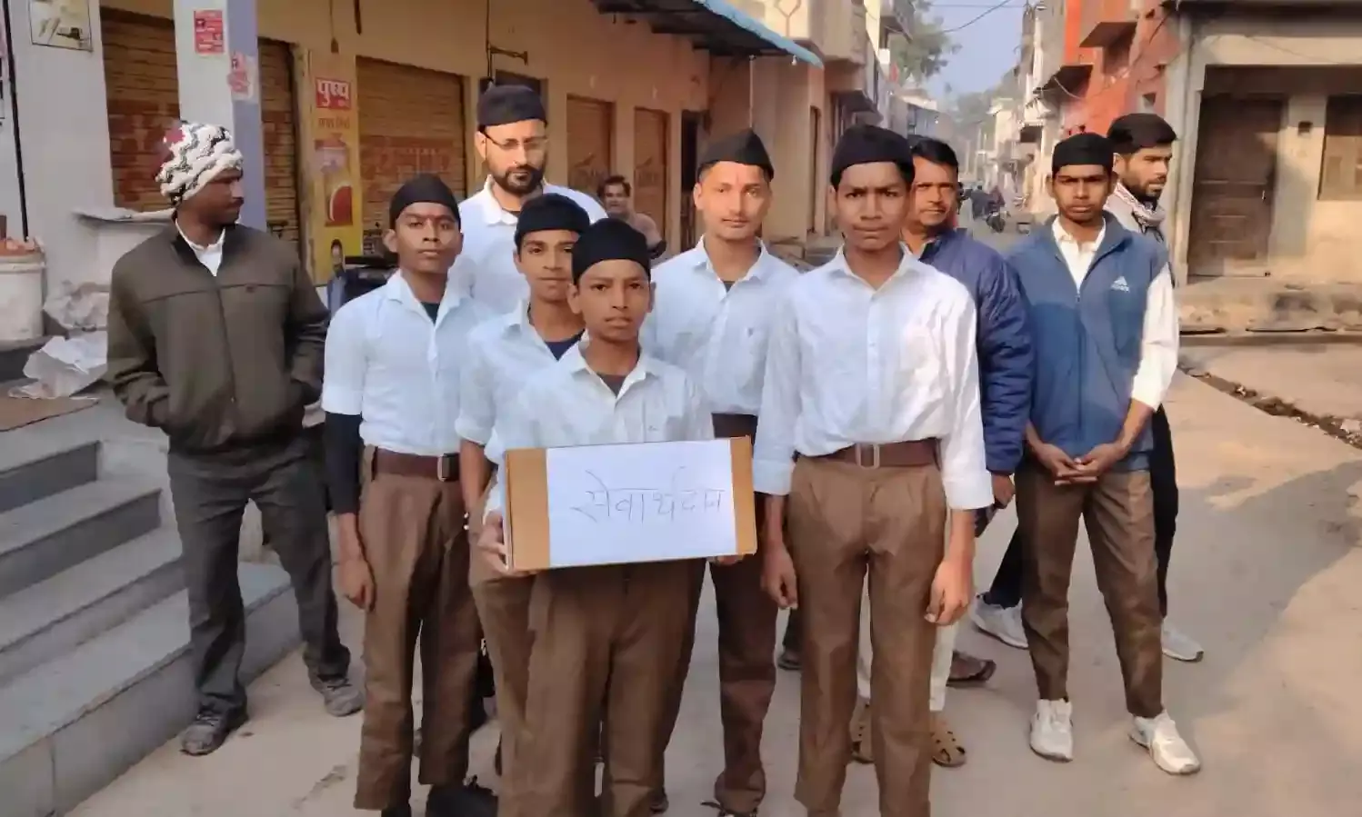 संघ कार्यकर्ताओं ने गौ सेवा के लिए 9235 की राशि एकत्रित की