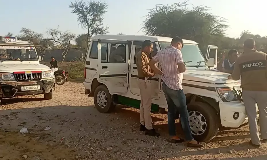 धनोप में भारी मात्रा में बजरी स्टॉक जब्त, 74 हजार का कटा ई-चालान धनोप में भारी मात्रा में बजरी स्टॉक जब्त, 74 हजार का कटा ई-चालान