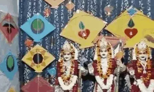 ​पेच के बालाजी मंदिर में मकर संक्रांति की धूम: 1008 पतंगों से महका दरबार, उमड़ा भक्तों का सैलाब