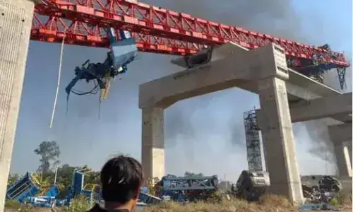 थाईलैंड में पैसेंजर ट्रेन पर गिरी क्रेन, 22 की मौत, 80 घायल