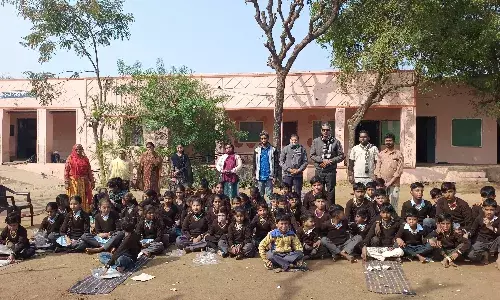 लाल का खेड़ा में 70 विद्यार्थियों को निशुल्क स्वेटर वितरित लाल का खेड़ा में 70 विद्यार्थियों को निशुल्क स्वेटर वितरित