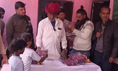 औंकारपुरा एवं धूलखेड़ा में स्वेटर जर्सी वितरित औंकारपुरा एवं धूलखेड़ा में स्वेटर जर्सी वितरित