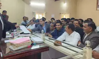 गंगापुर में अभिभाषक संघ ने राजस्व न्यायालयों के ऑनलाइन पोर्टल का विरोध किया गंगापुर में अभिभाषक संघ ने राजस्व न्यायालयों के ऑनलाइन पोर्टल का विरोध किया