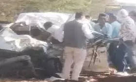 भीषण सड़क हादसा: ट्रक और कार की भिड़ंत में छह महिलाओं की मौत, तीन गंभीर घायल