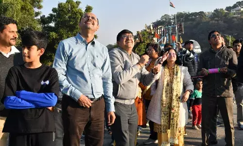 झीलों के किनारे और सुरम्य पहाड़ियों में गूंजा “काई ऽऽऽ पो ऽऽऽ छे ऽऽऽ“ झीलों के किनारे और सुरम्य पहाड़ियों में गूंजा “काई ऽऽऽ पो ऽऽऽ छे ऽऽऽ“