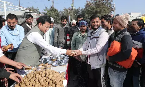 मकर संक्रान्ति पर गरीबों एवं दिव्यांगों की सेवा