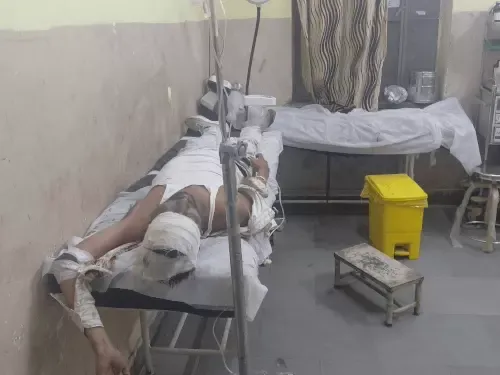 आसींद में कार और बाइक की टक्कर, 3 गंभीर घायल