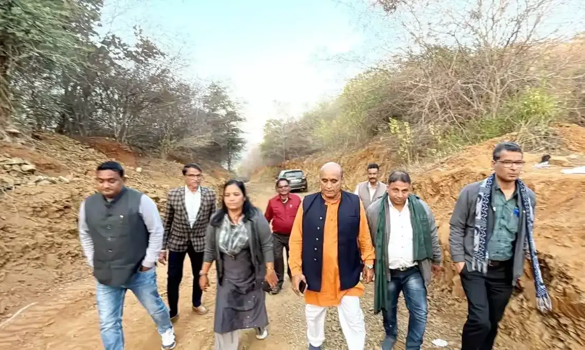 20 साल बाद टूटा इंतजार, मांडलगढ़ को मिली 3 करोड़ की सड़क सौगात 20 साल बाद टूटा इंतजार, मांडलगढ़ को मिली 3 करोड़ की सड़क सौगात