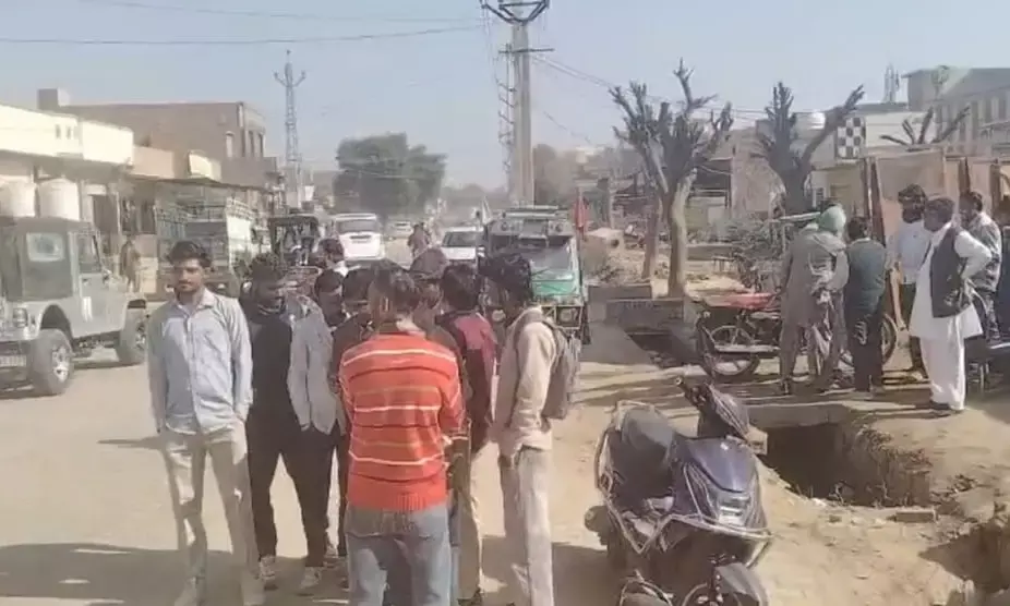 घड़साना में गुंडागर्दी का खुला खेल: दो बदमाशों के बीच पिस्तौल फायरिंग, इलाके में दहशत