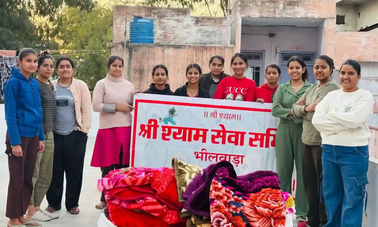 कड़ाके की ठंड में सहारा: श्री श्याम सेवा समिति ने जरूरतमंदों को बांटे कंबल और मिठाई कड़ाके की ठंड में सहारा: श्री श्याम सेवा समिति ने जरूरतमंदों को बांटे कंबल और मिठाई