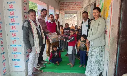 बरूंदनी विद्यालय में 40 बच्चों को बाटे स्वेटर