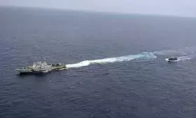 भारतीय सीमा में घुसी अवैध पाकिस्तानी नाव जब्त, कोस्ट गार्ड ने 9 लोगों को दबोचा