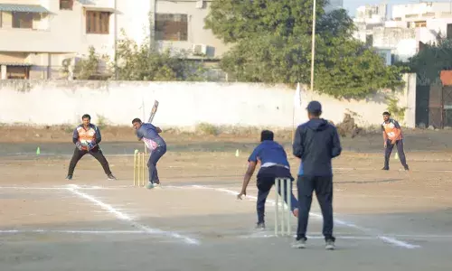 सीए चैंपियंस ट्रॉफी: संगम प्लाइवुड ने 1 रन से जीता रोमांचक मुकाबला, खिलाड़ियों का दिखा जबरदस्त उत्साह सीए चैंपियंस ट्रॉफी: संगम प्लाइवुड ने 1 रन से जीता रोमांचक मुकाबला, खिलाड़ियों का दिखा जबरदस्त उत्साह