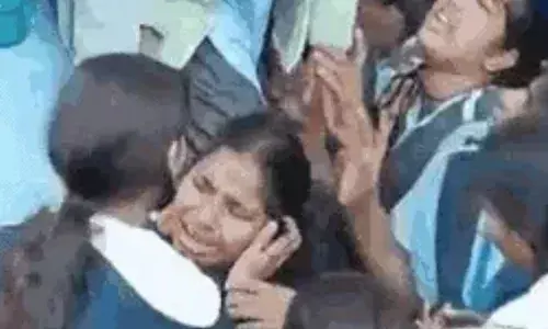 7 छात्राओं की तबीयत बिगड़ी, 2 बेहोश