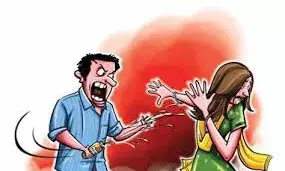 स्कूली छात्रा पर फेंका तेजाब, हमलावर मौके से फरार