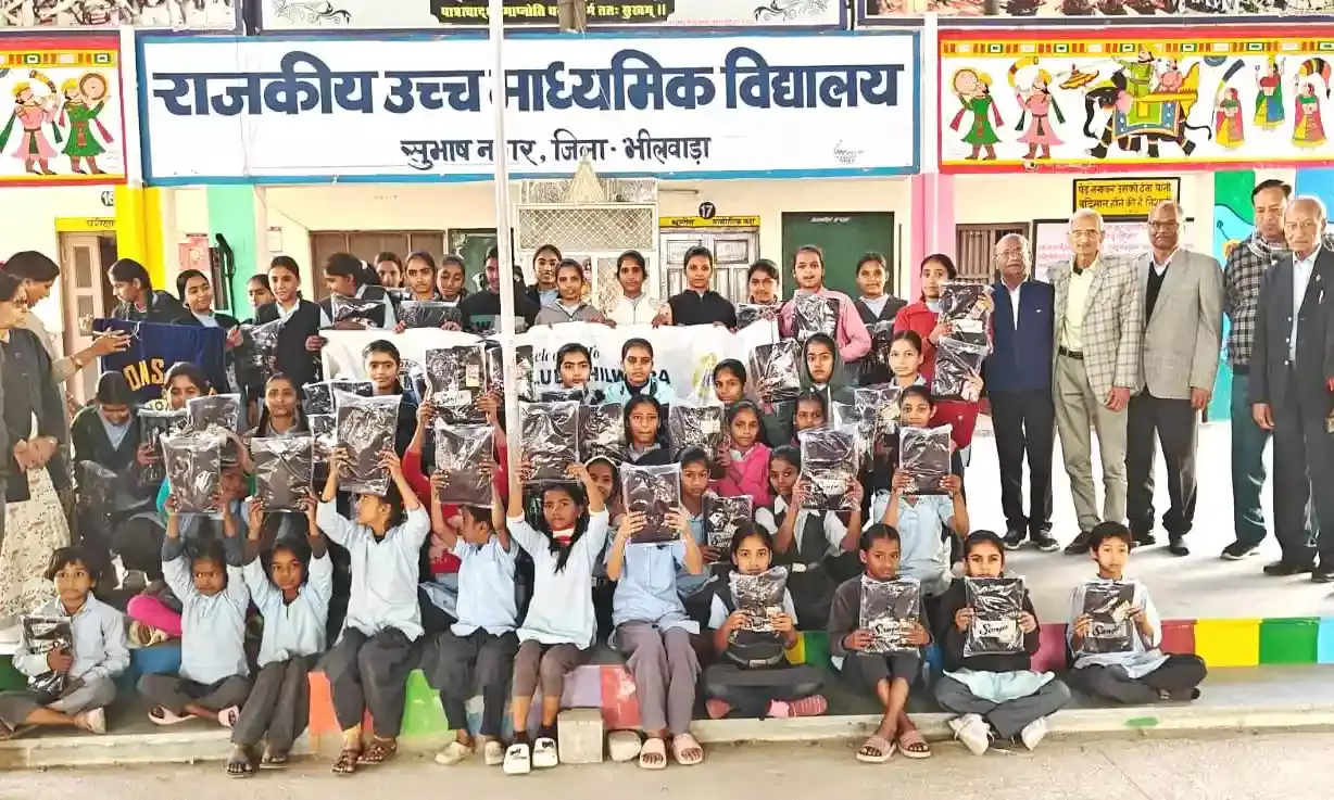 62 जरूरतमंद छात्र-छात्राओं को स्वेटर वितरित, ’आओ खुशियां बांटे’ अभियान का 18वां चरण सफल