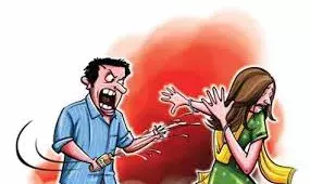 स्कूली छात्रा पर फेंका तेजाब, हमलावर मौके से फरार