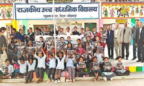 62 जरूरतमंद छात्र-छात्राओं को स्वेटर वितरित, ’आओ खुशियां बांटे’ अभियान का 18वां चरण सफल 62 जरूरतमंद छात्र-छात्राओं को स्वेटर वितरित, ’आओ खुशियां बांटे’ अभियान का 18वां चरण सफल