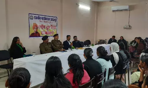 क्लासरूम से करियर तक: प्रशासनिक अफसरों ने विद्यार्थियों को दिए सफलता के गुर, जहाजपुर कॉलेज में हुआ सीधा संवाद