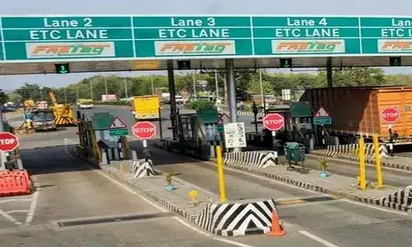 टोल प्लाजा पर अब नहीं चलेगी नकदी, 1 अप्रैल से सिर्फ फास्टैग और UPI से हो सकेगी एंट्री