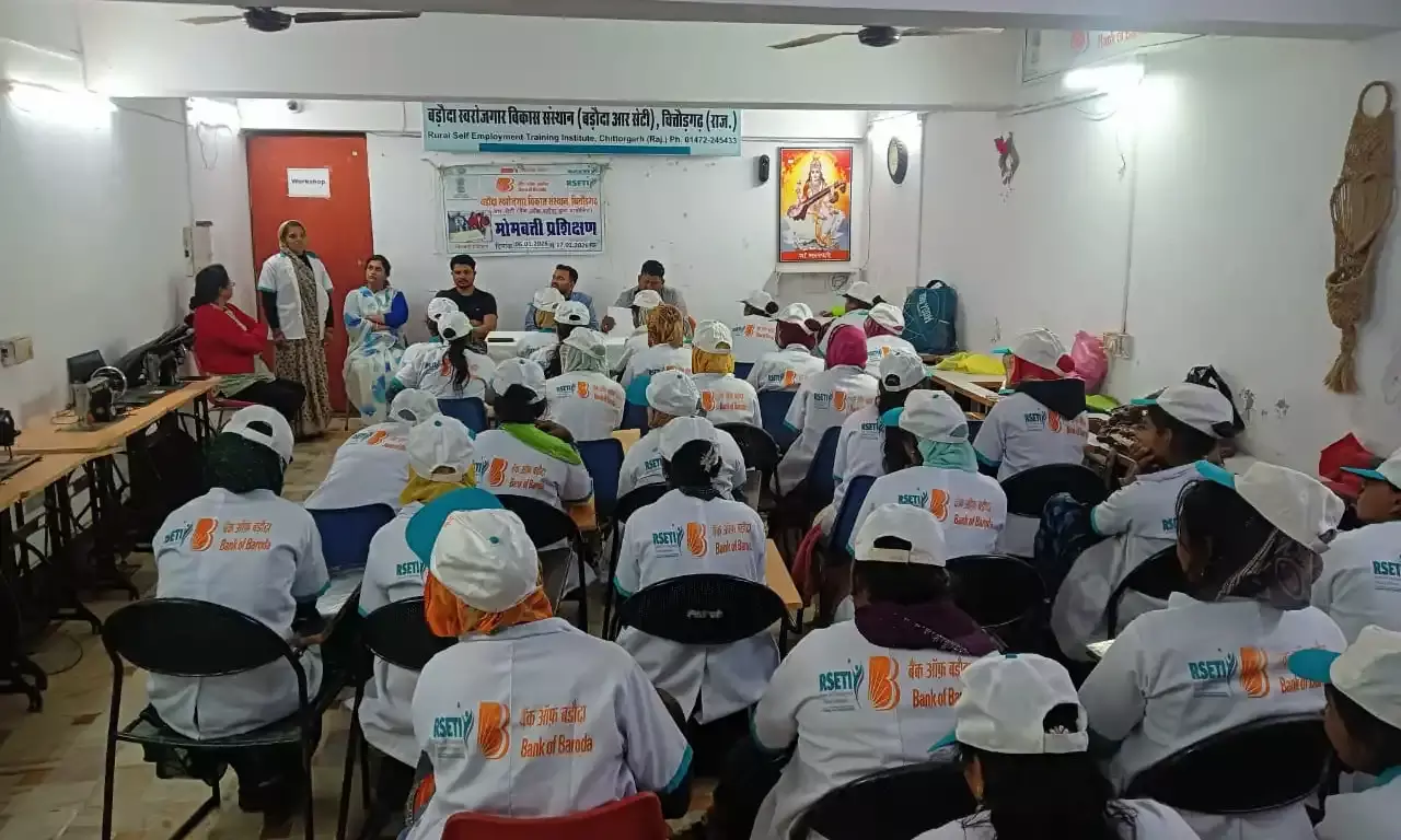 मोमबत्ती निर्माण प्रशिक्षण का समापन, स्वरोजगार के लिए प्रतिभागियों को किया प्रेरित