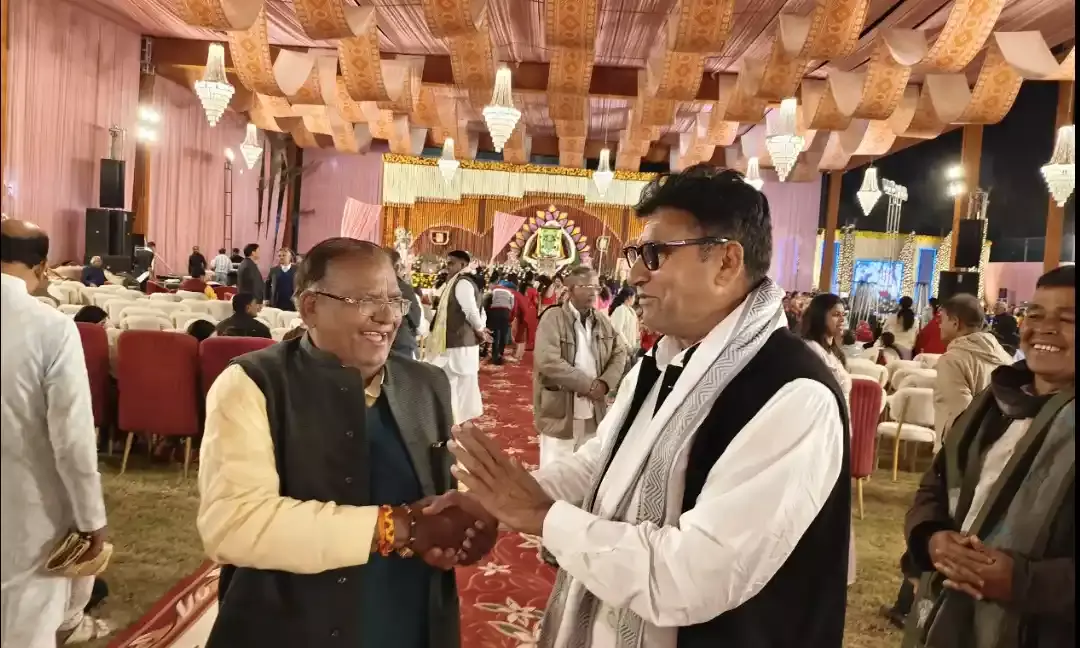 मांडल के दो पूर्व विधायकों की गुफ्तगू ने बढ़ाई धड़कनें, तीसरे के लिए खतरे की घंटी?