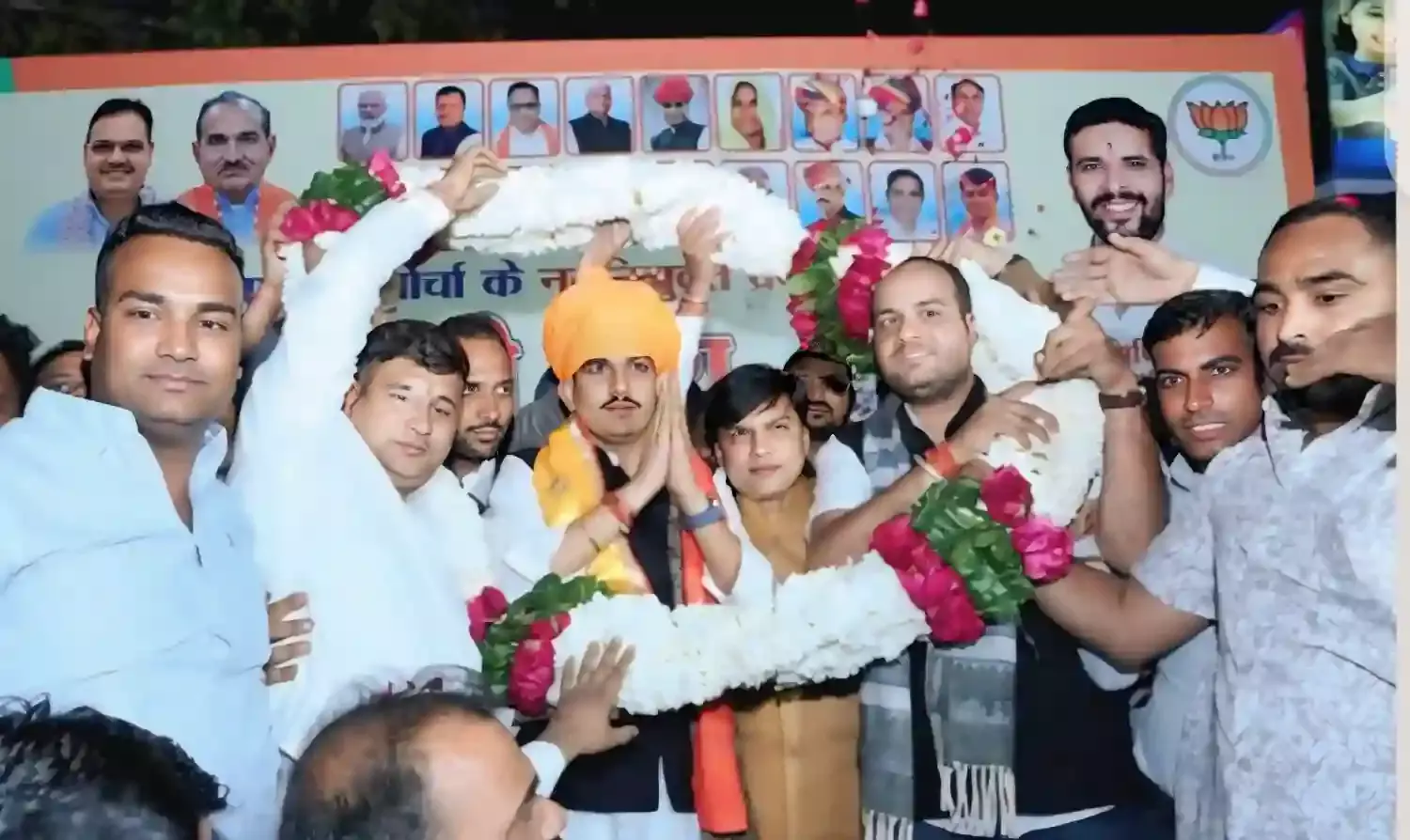 भीलवाड़ा में भाजयुमो प्रदेशाध्यक्ष  गोरा का शक्ति प्रदर्शन: गायत्री आश्रम पर हुआ ऐतिहासिक स्वागत, कार्यकर्ताओं में भरा जोश