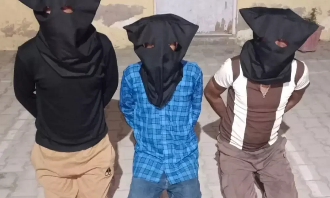 अश्लील वीडियो बनाकर ऐंठते थे पैसे, होटल मालिक सहित 5 गिरफ्तार