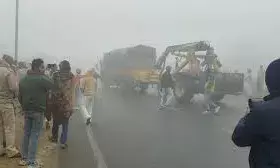 अमरोहा हाईवे पर कोहरे का कहर, दस से ज्यादा वाहन भिड़े, छह घायल