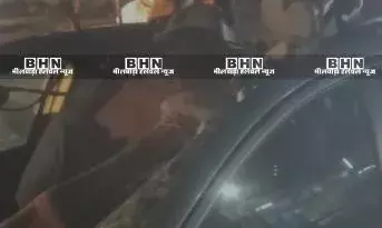 टक्कर के बाद होंडा सिटी कार पर जा गिरा ऊंट, चालक की मौत, दंपति और बेटे बेटी बचे बाल -बाल