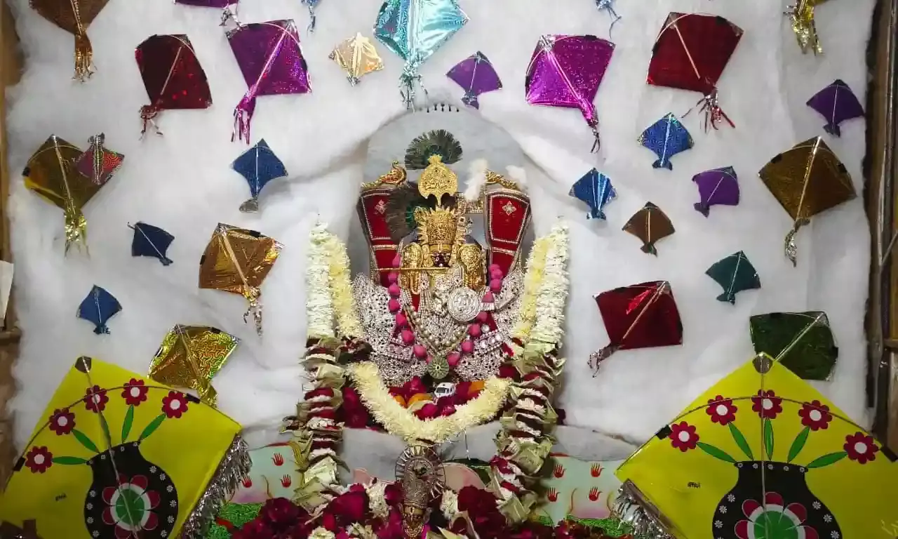 सांवरिया सेठ के दरबार में उमड़ा आस्था का सैलाब: स्वर्ण मुकुट और चांदी की पोशाक में निखरा ठाकुर जी का वैभव