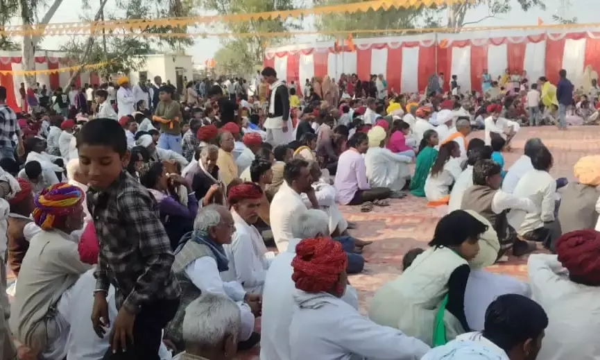 एक पंगत-एक संगत”का आह्वान हुआ चरितार्थ, राजकीय विद्यालय परिसर में गूंजे जयघोष