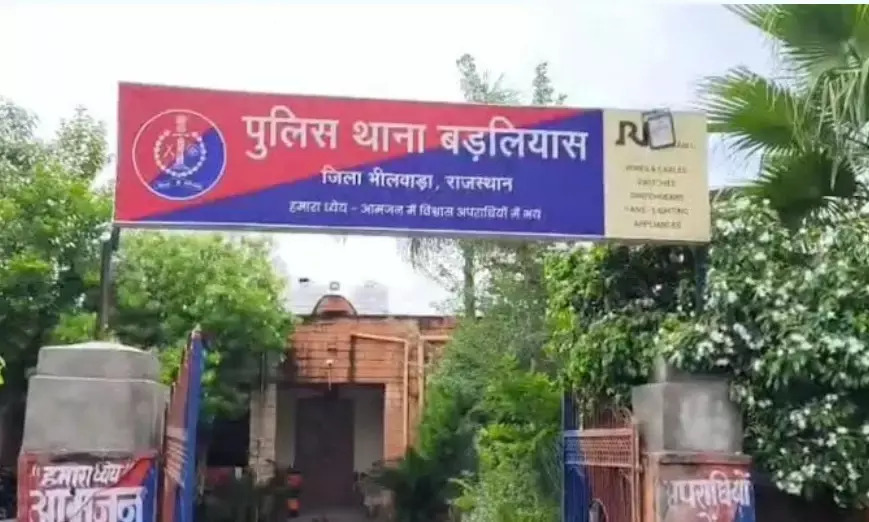 तेज रफ्तार ट्रैक्टर की टक्कर से बाइक सवार युवक की मौत, बजरी माफिया के खिलाफ ग्रामीणों में भारी आक्रोश