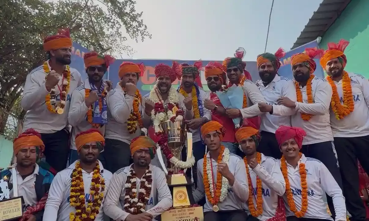 सूरत में भीलवाड़ा खटीक समाज टीम ने गाड़े जीत के झंडे, शहर में निकाला गया भव्य विजय जुलूस