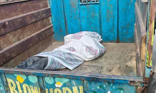 लव गार्डन के पास नाले में मिला युवक का शव, क्षेत्र में फैली सनसनी लव गार्डन के पास नाले में मिला युवक का शव, क्षेत्र में फैली सनसनी