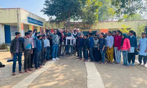 भामाशाह ने विद्यालय में पानी फिल्टर व पानी की टंकी और बच्चों को जूते चप्पल भेंट किए